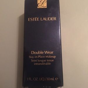 E stée Lauder Double Wear Foundation 2N1 (Used 4x)